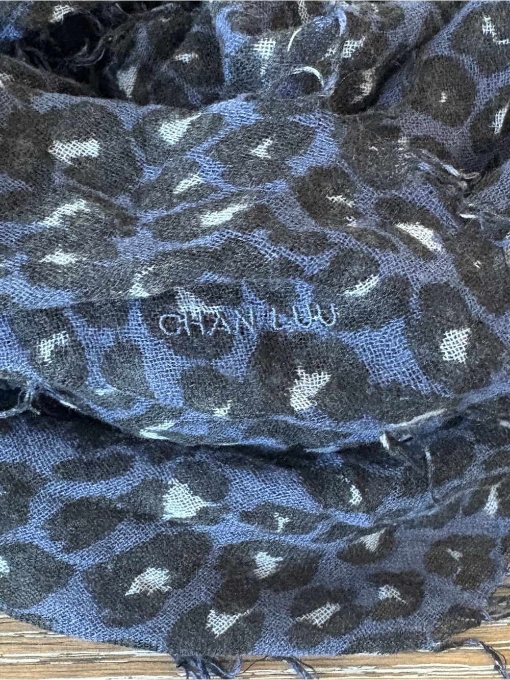 Auth Chan Luu Leopard Print Cashmere Silk Scarf - Picture 2 of 2